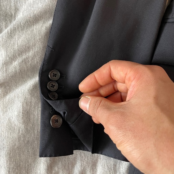 Tom Ford 2 piece dark navy suit - Picture 1 of 16